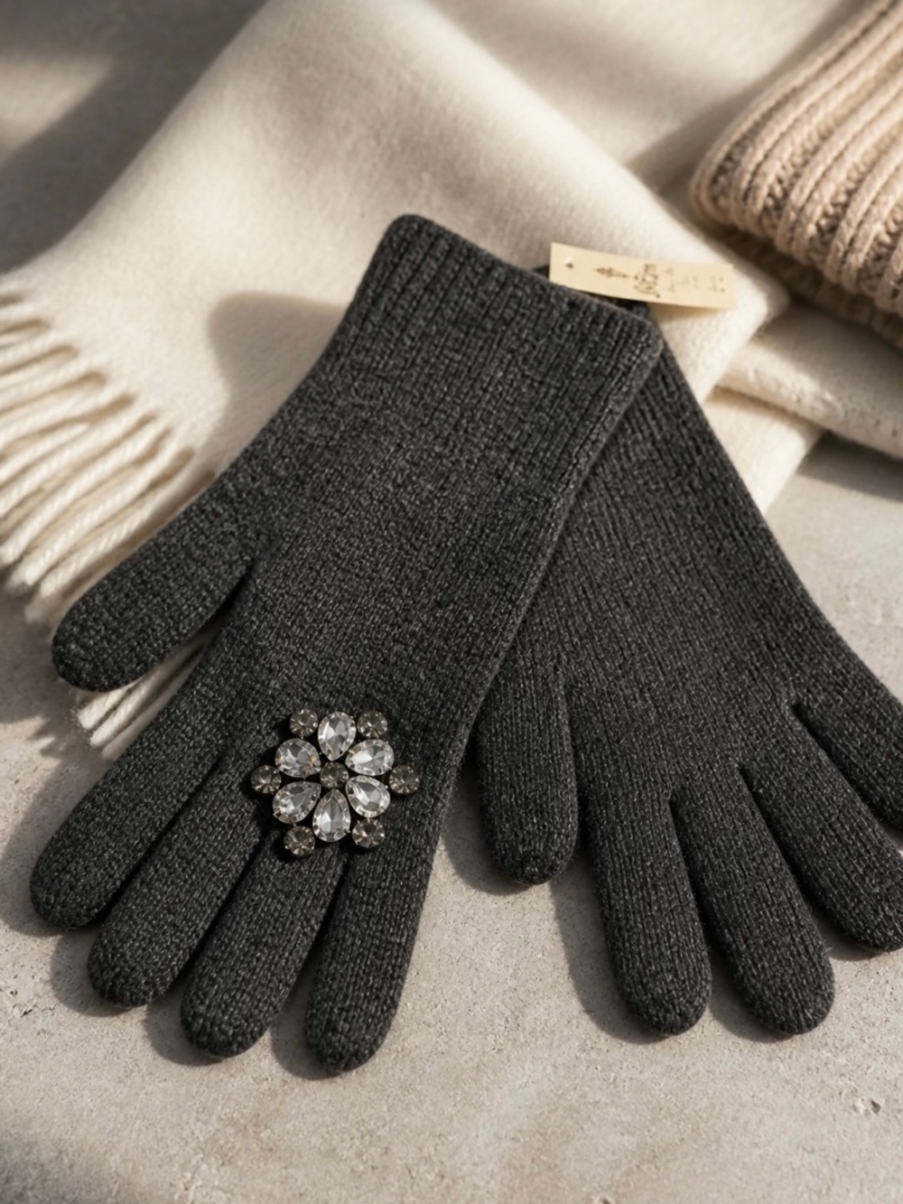 Stil Estro Elegant Gray Knit Gloves Crystal Embellishment NWT Fits Small Pull